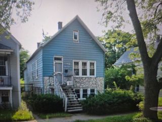 8121 S COLES Avenue, Chicago, IL 60617