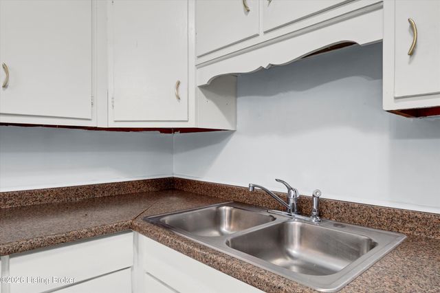 5402 Rustic Way, Louisville, KY 40218