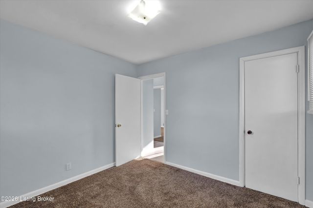 5402 Rustic Way, Louisville, KY 40218