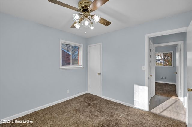 5402 Rustic Way, Louisville, KY 40218