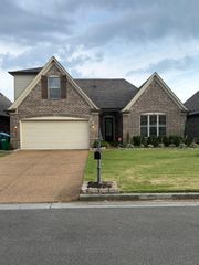 90 WILLOW SPRINGS LN E, Oakland, TN 38060
