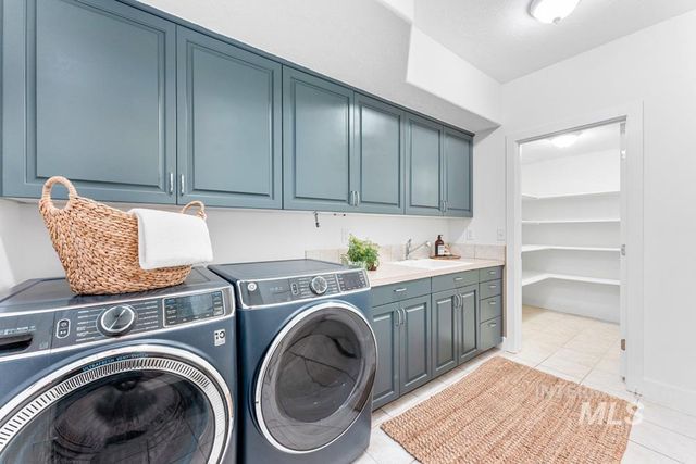 1203 E Hearthstone Dr, Boise, ID 83702