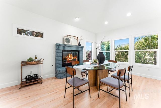1203 E Hearthstone Dr, Boise, ID 83702