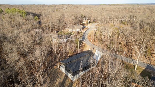 8 Wigtown Lane, Bella Vista, AR 72715