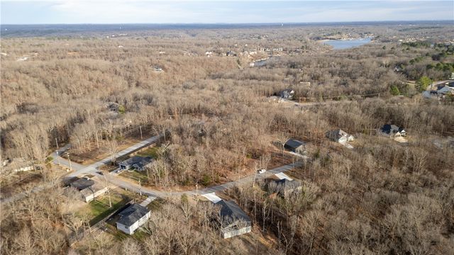 8 Wigtown Lane, Bella Vista, AR 72715