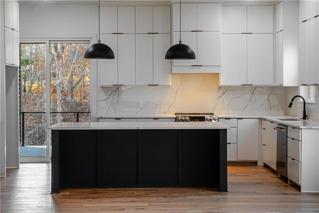 8 Wigtown Lane, Bella Vista, AR 72715