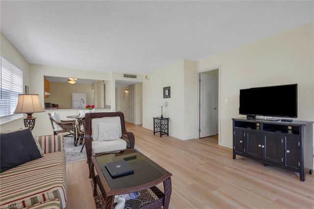1057 Forest Lakes DR 1208, Naples, FL 34105