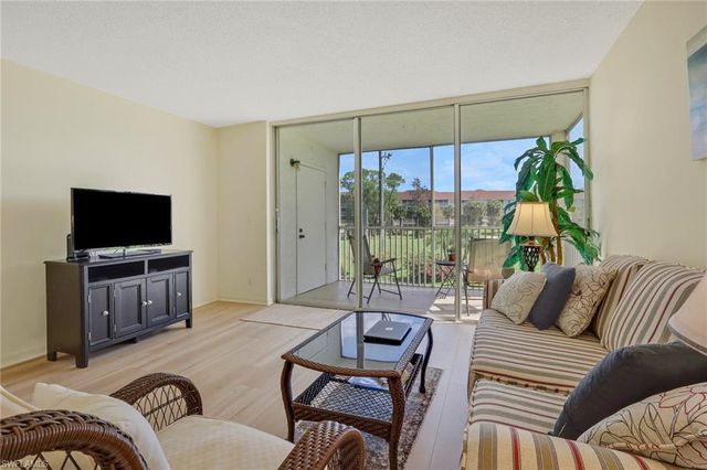 1057 Forest Lakes DR 1208, Naples, FL 34105