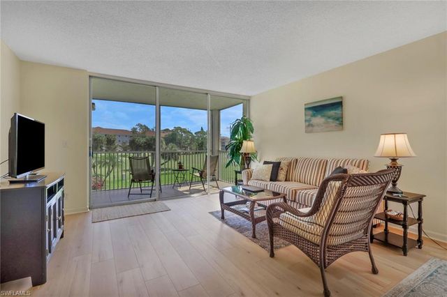 1057 Forest Lakes DR 1208, Naples, FL 34105