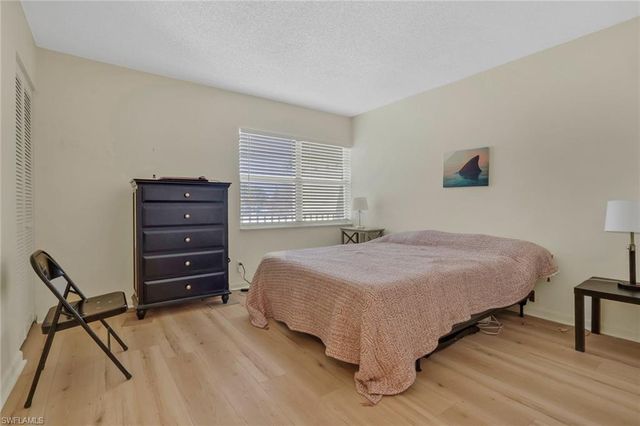 1057 Forest Lakes DR 1208, Naples, FL 34105