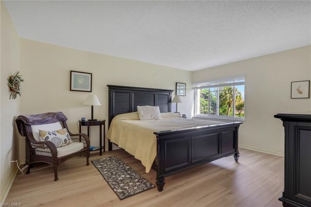 1057 Forest Lakes DR 1208, Naples, FL 34105