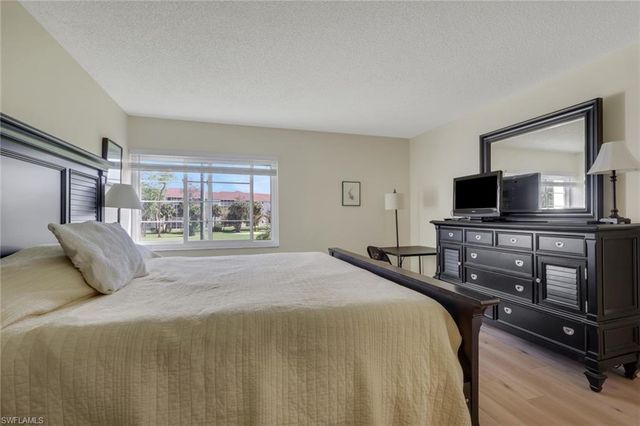 1057 Forest Lakes DR 1208, Naples, FL 34105