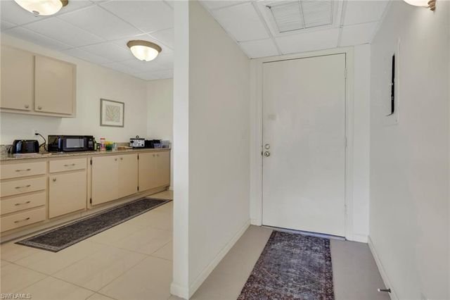 1057 Forest Lakes DR 1208, Naples, FL 34105