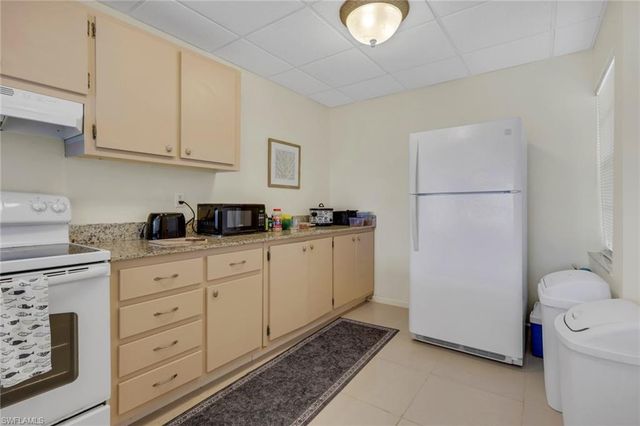 1057 Forest Lakes DR 1208, Naples, FL 34105