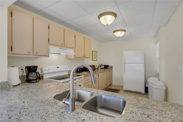 1057 Forest Lakes DR 1208, Naples, FL 34105