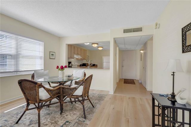 1057 Forest Lakes DR 1208, Naples, FL 34105