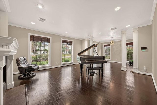 4616 Spruce Street, Bellaire, TX 77401