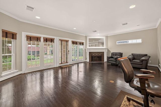 4616 Spruce Street, Bellaire, TX 77401