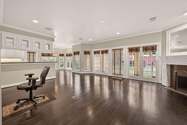 4616 Spruce Street, Bellaire, TX 77401