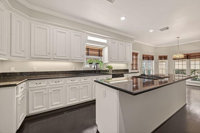 4616 Spruce Street, Bellaire, TX 77401