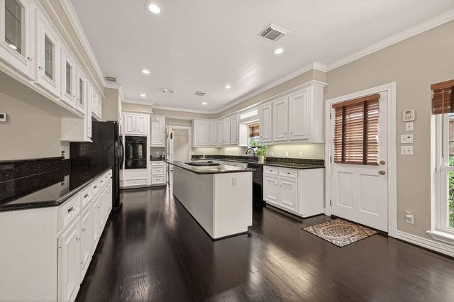 4616 Spruce Street, Bellaire, TX 77401