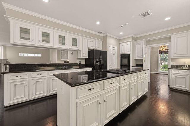 4616 Spruce Street, Bellaire, TX 77401