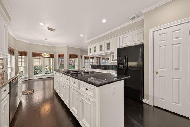 4616 Spruce Street, Bellaire, TX 77401