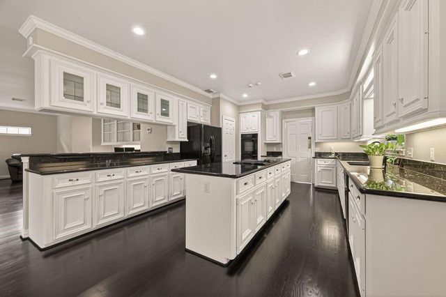 4616 Spruce Street, Bellaire, TX 77401