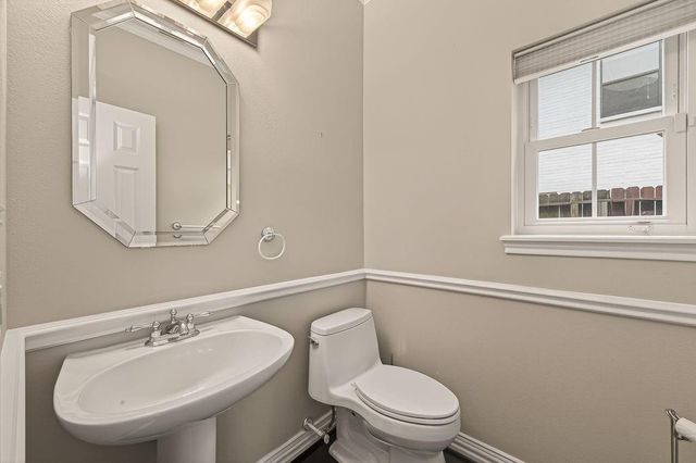 4616 Spruce Street, Bellaire, TX 77401
