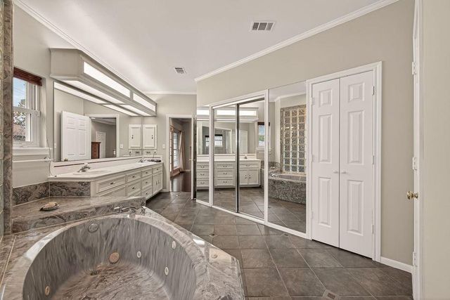 4616 Spruce Street, Bellaire, TX 77401