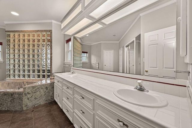 4616 Spruce Street, Bellaire, TX 77401