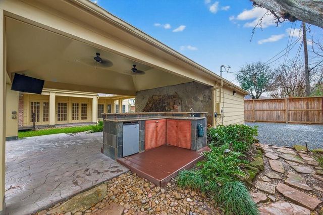 4616 Spruce Street, Bellaire, TX 77401