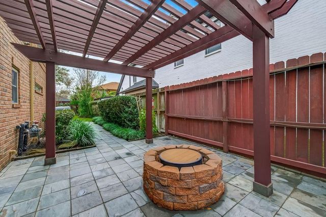 4616 Spruce Street, Bellaire, TX 77401
