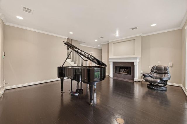 4616 Spruce Street, Bellaire, TX 77401