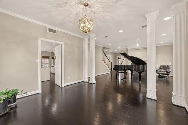 4616 Spruce Street, Bellaire, TX 77401