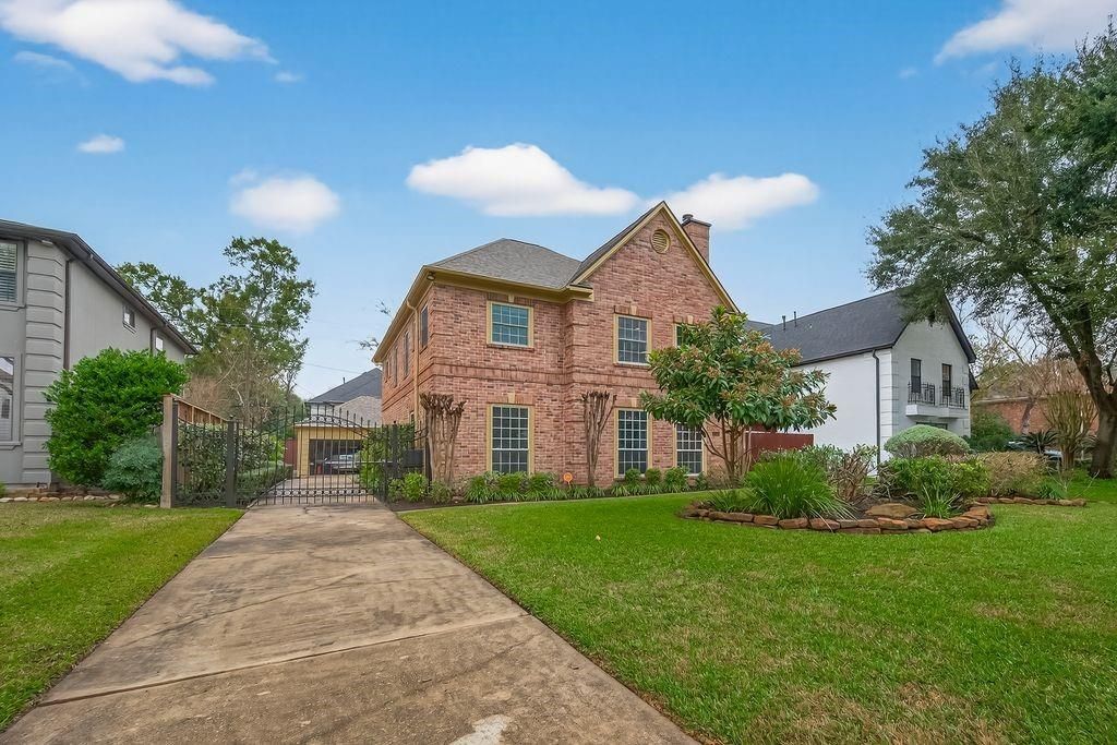 4616 Spruce Street, Bellaire, TX 77401