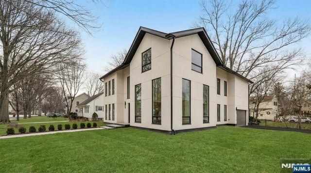 648 Falmouth Avenue, Paramus, NJ 07652