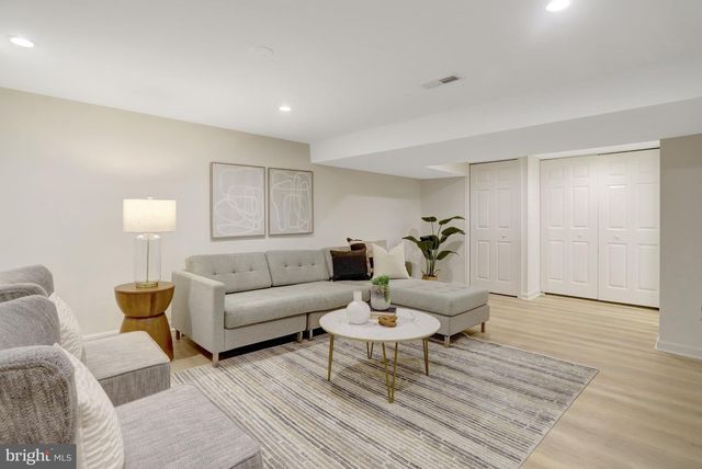 32 ANCELL ST, Alexandria, VA 22305