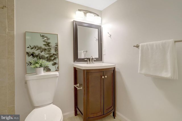 32 ANCELL ST, Alexandria, VA 22305