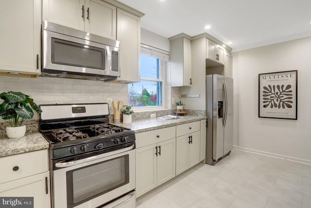 32 ANCELL ST, Alexandria, VA 22305