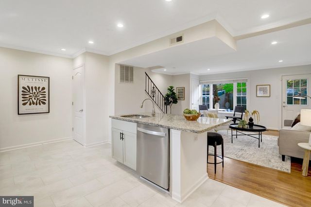 32 ANCELL ST, Alexandria, VA 22305