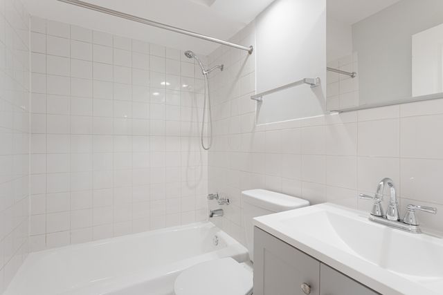 6758 N Sheridan Avenue 445, Chicago, IL 60626