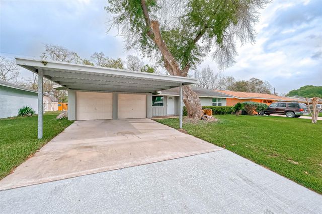 4418 Knotty Oaks Trail, Houston, TX 77045