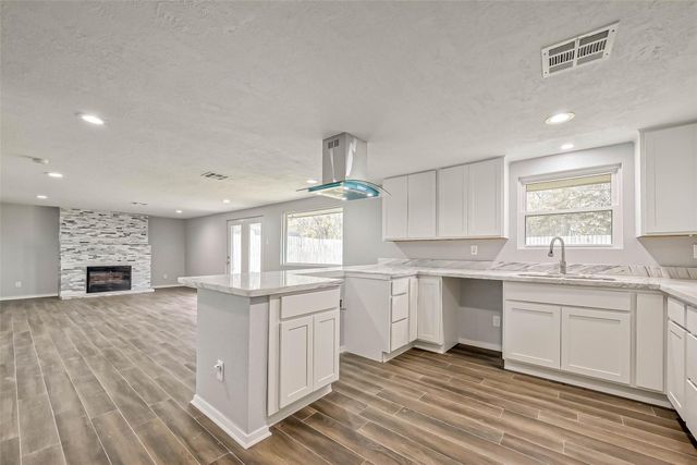4418 Knotty Oaks Trail, Houston, TX 77045