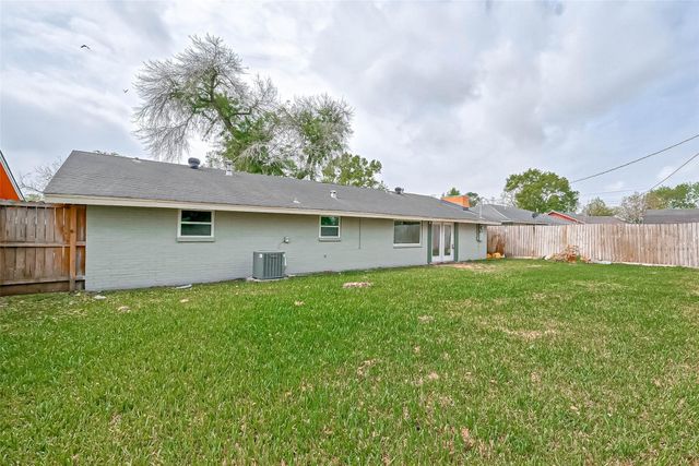 4418 Knotty Oaks Trail, Houston, TX 77045