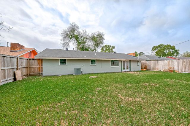 4418 Knotty Oaks Trail, Houston, TX 77045