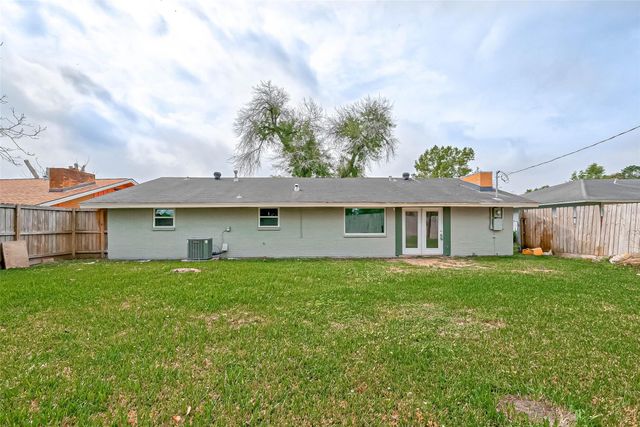 4418 Knotty Oaks Trail, Houston, TX 77045