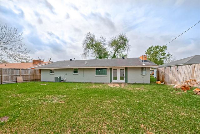 4418 Knotty Oaks Trail, Houston, TX 77045