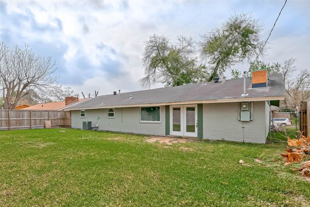 4418 Knotty Oaks Trail, Houston, TX 77045