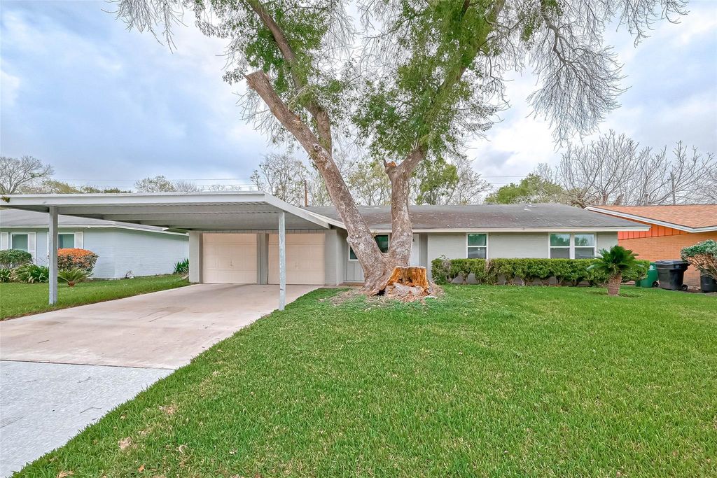 4418 Knotty Oaks Trail, Houston, TX 77045